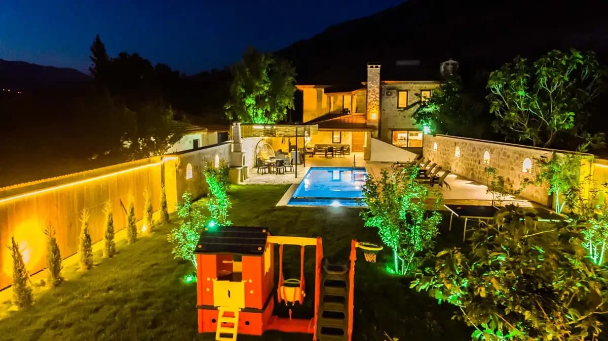 Villa Yanar 84