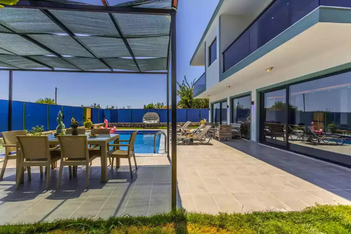Villa Last Summer 13