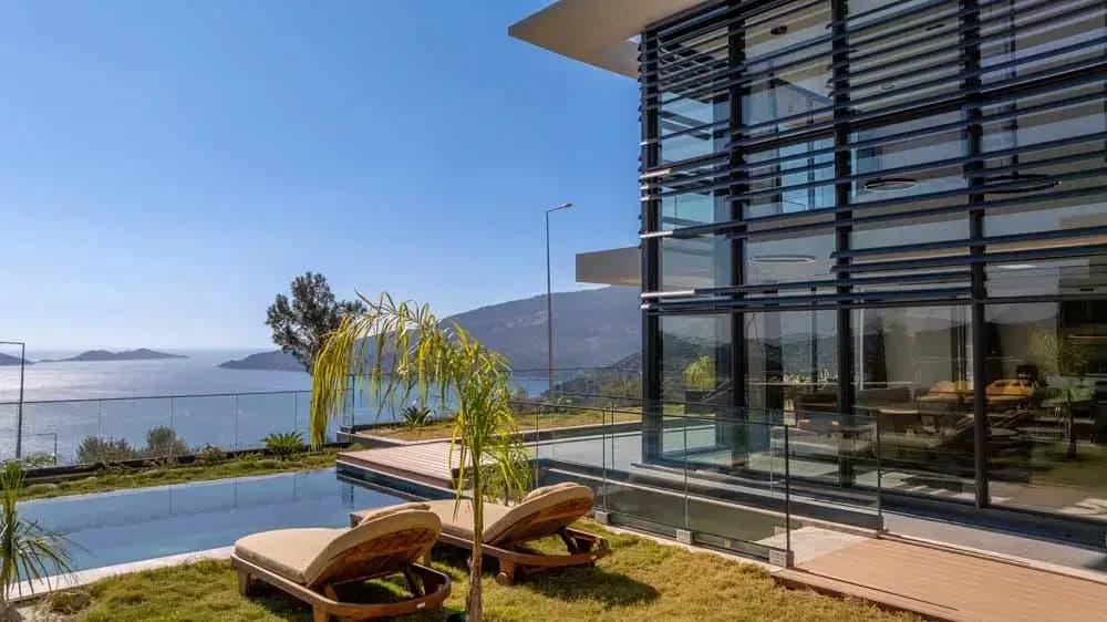 Villa Safran Flower 2