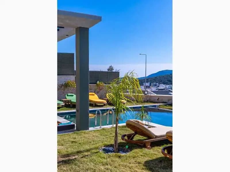 Villa Safran Flower 8