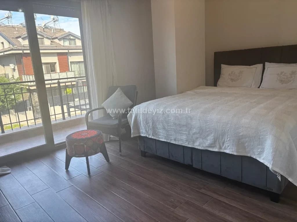 Villa Sloths 19