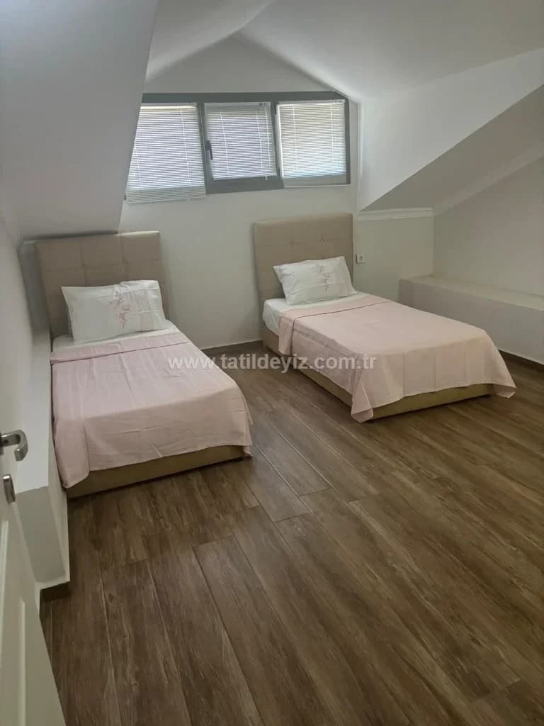 Villa Sloths 26